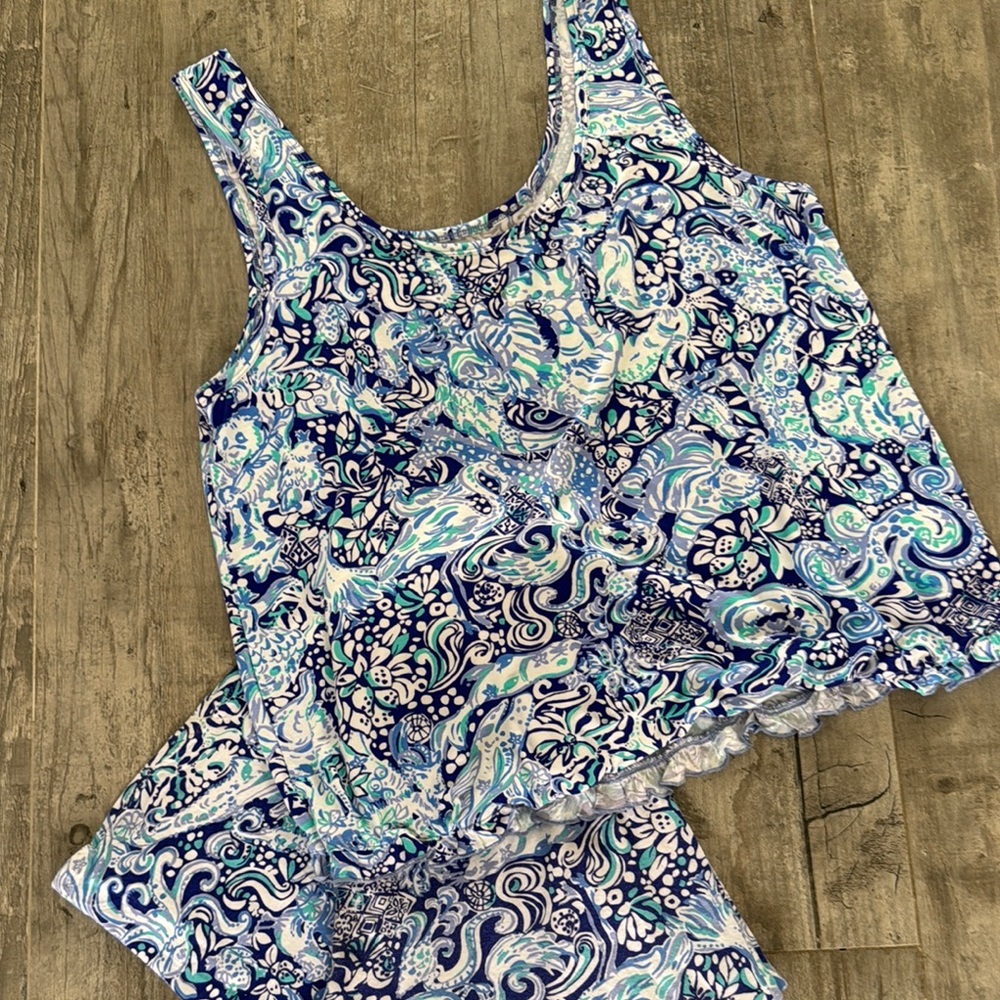 - Lilly Pulitzer Blue and White print pajamas, XL